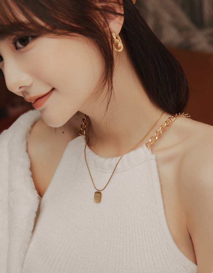 [I'M Meme] Gold Chain Shoulder-Sharp Knit Crop Tank Top