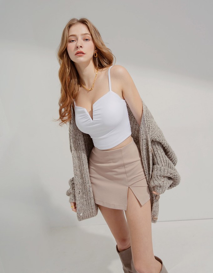 V Low-Cut Scrunch Crop Tank Top (with padding)