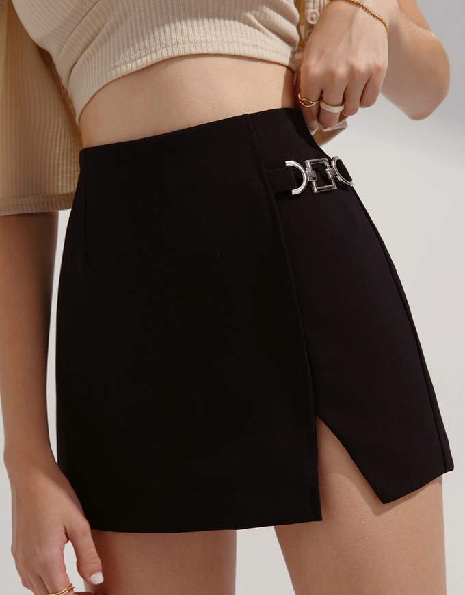 Slim Fit Gold Chain Slit Skorts