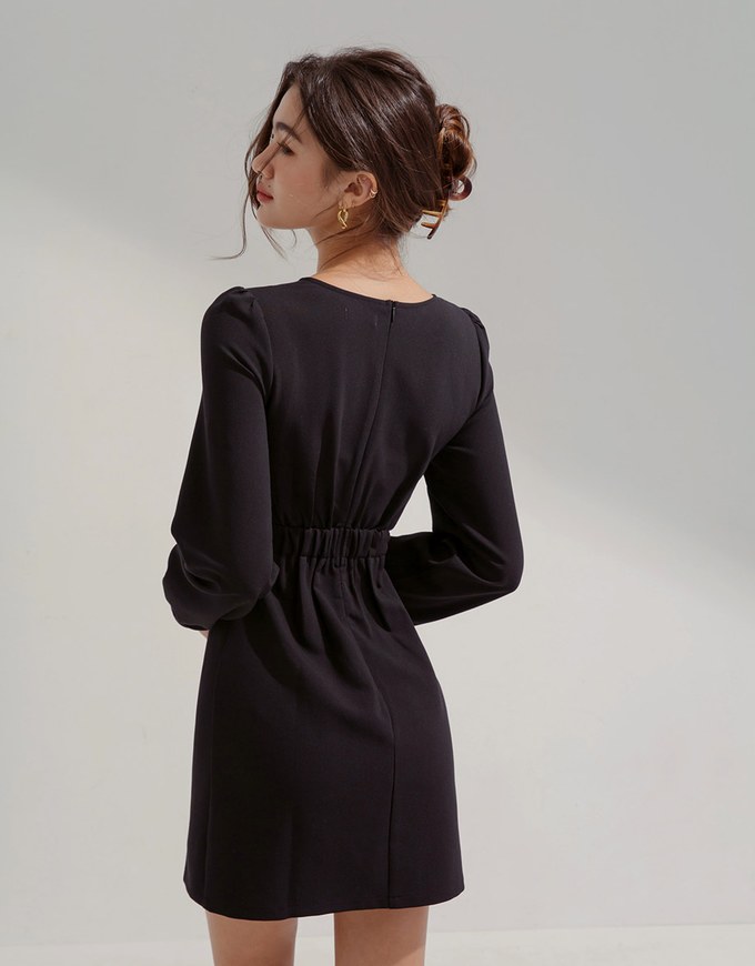 Gold Chain Low-Cut Openwork Pescado Sleeve Mini Dress