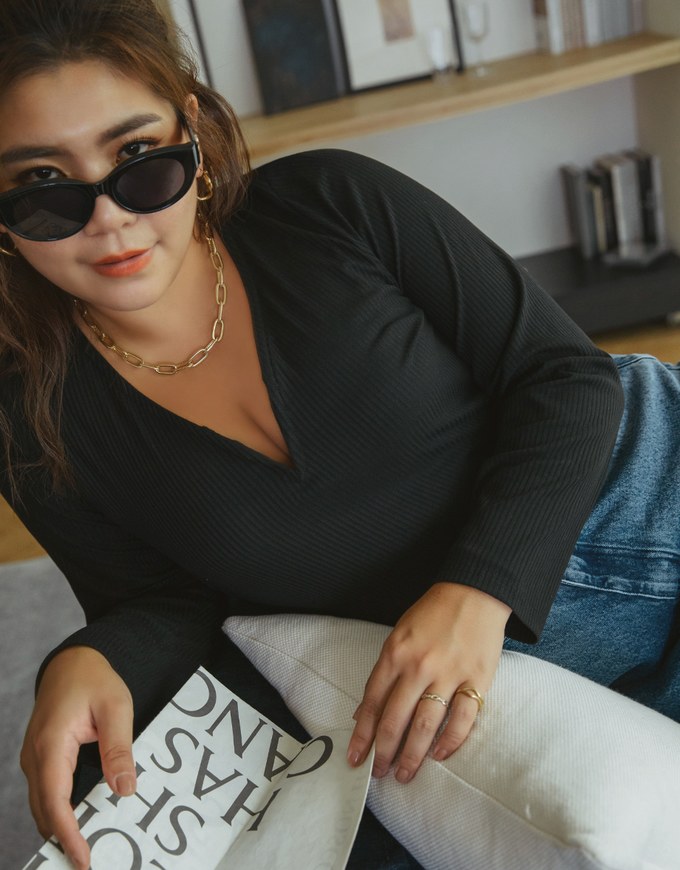 Littile V Notch Knit Crop Top