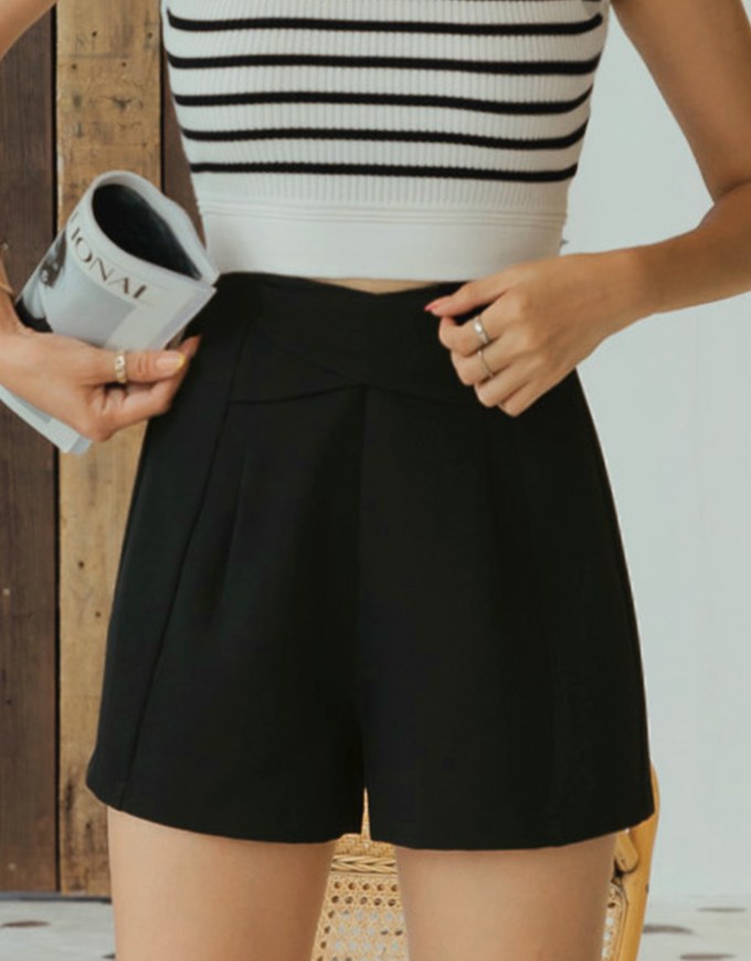Enhanced Overlap Slim Shorts