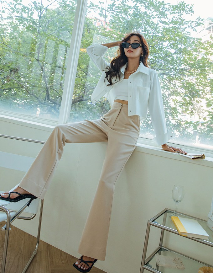 Sleek CEO Invisible Elastic Flare Pants