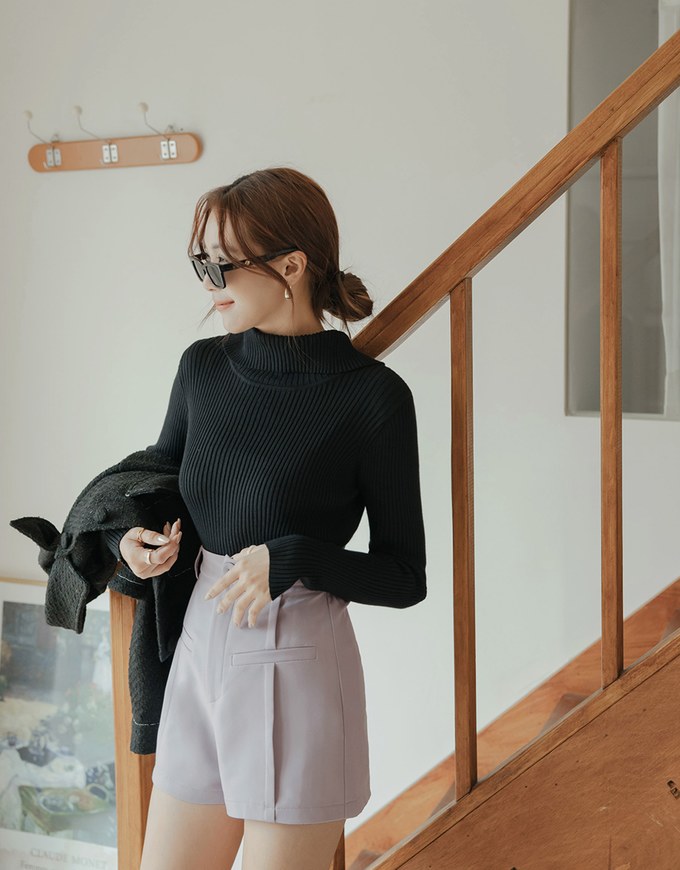 Simple Plain Back Elastic Shorts