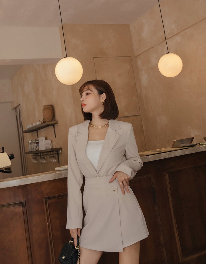 Textured Shoulder Padded Double Button Vented Blazer