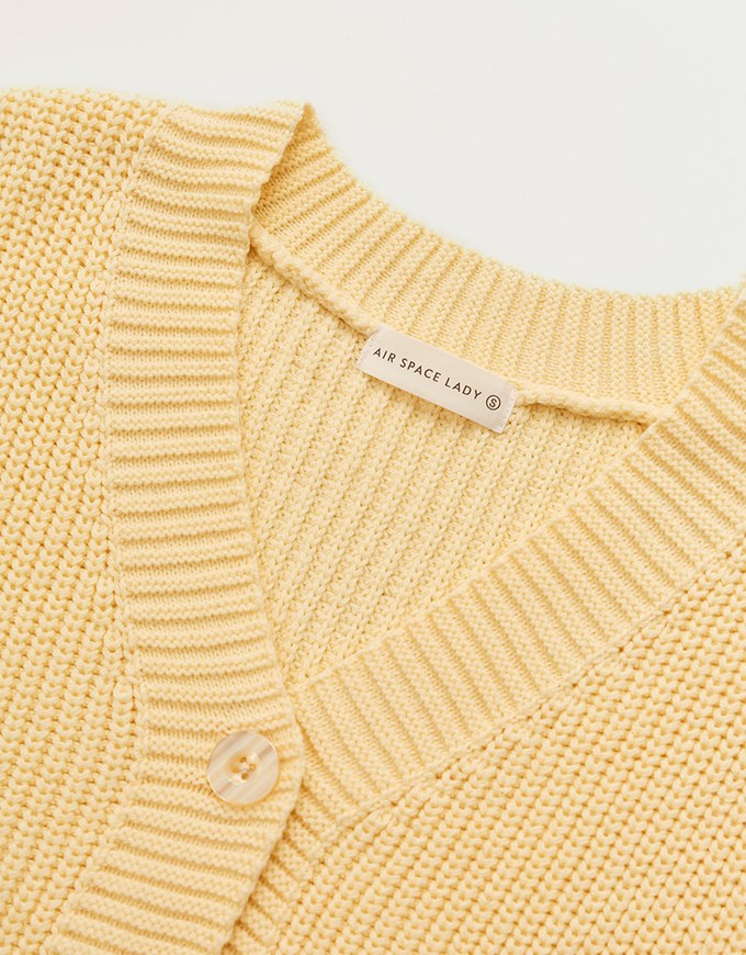 Buttoned Oversized Oversized Knit Vest