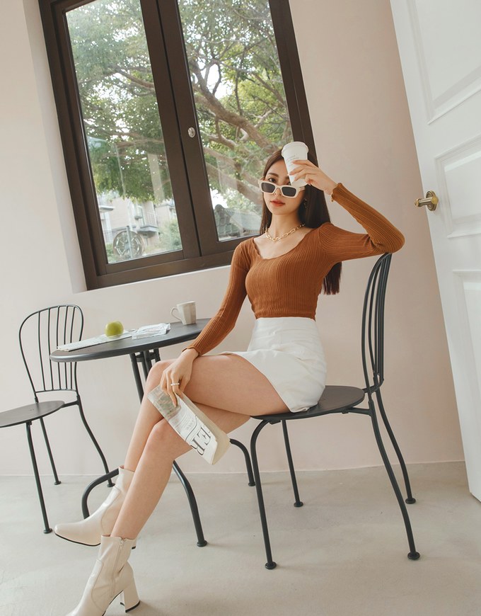 Wavy Edge Long Sleeve Knit Top