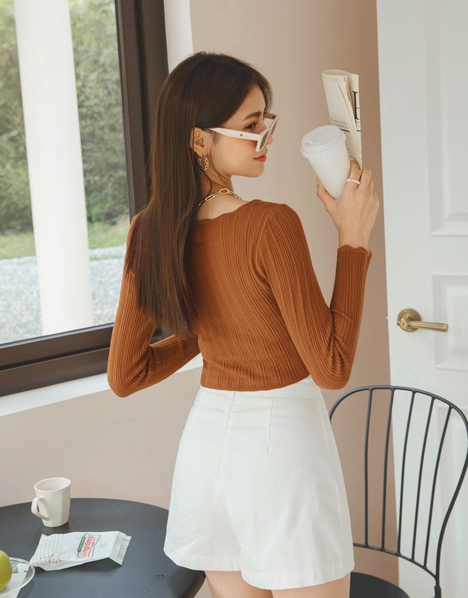 Wavy Edge Long Sleeve Knit Top