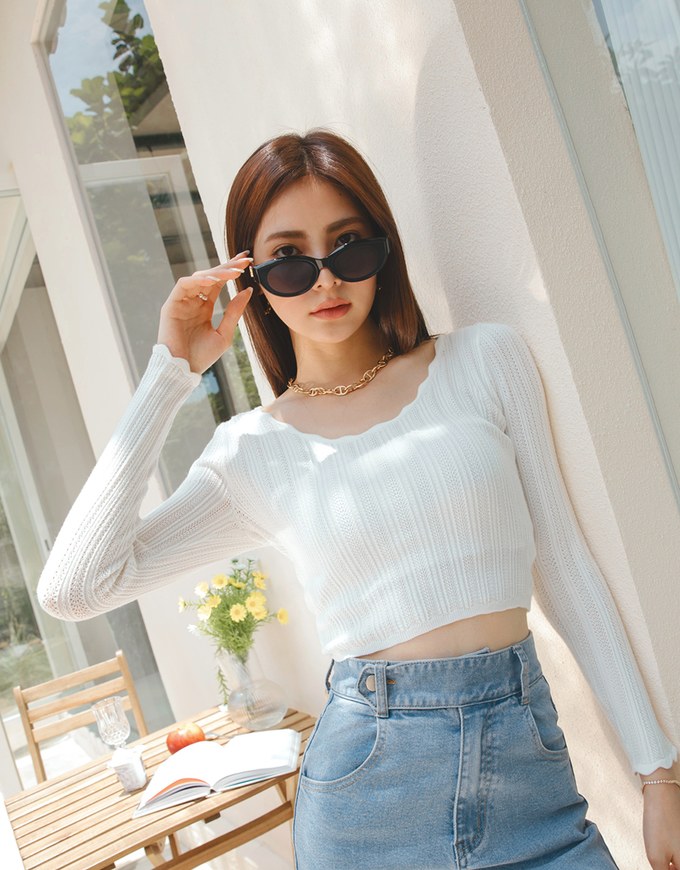 Wavy Edge Long Sleeve Knit Top