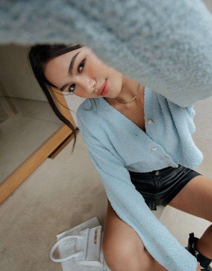 [I'M Meme] V-Neck Tweed Button-Down Loose Knit Top