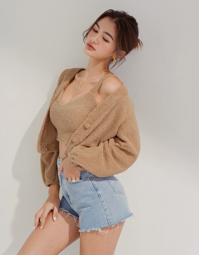 [I'M Meme] V-Neck Cropped Top (With Padding)