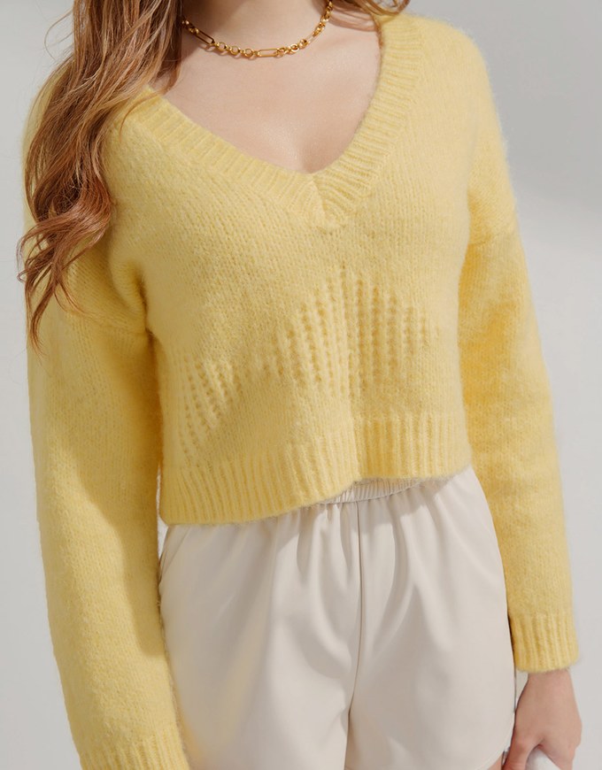 V-Neck Diamond Checked Plush Knit Crop Top