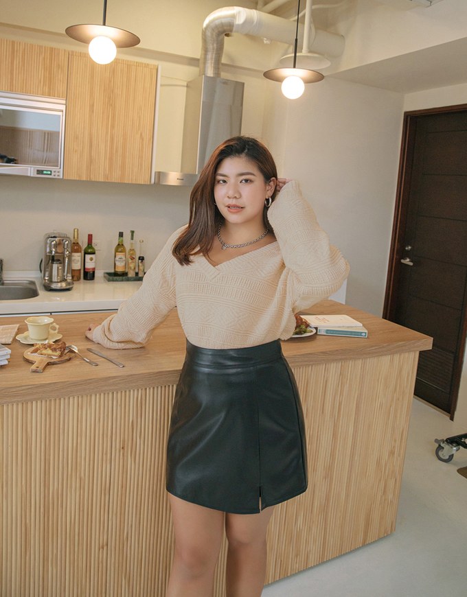 Modern Slit Pleated Faux Leather Skirt