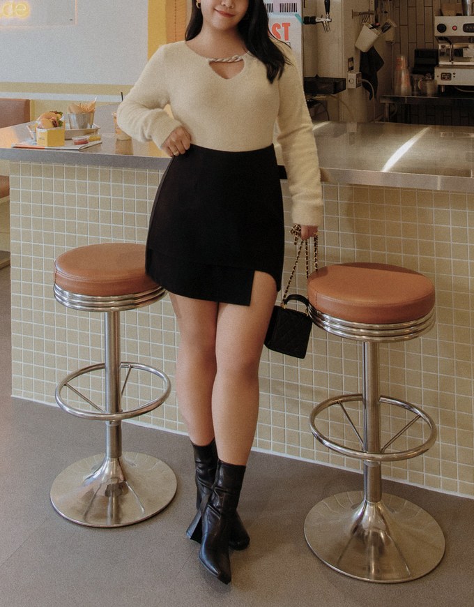Overlapping Curved Slit Tweed Skirt
