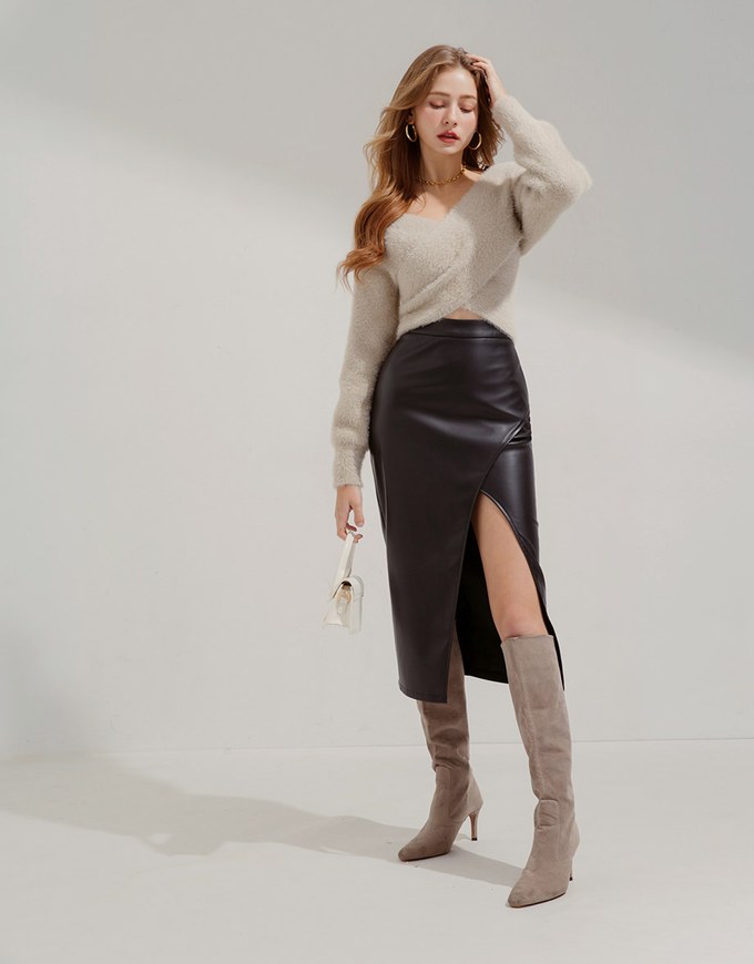 Fashionable Interlocking Slit Faux Leather Skirt