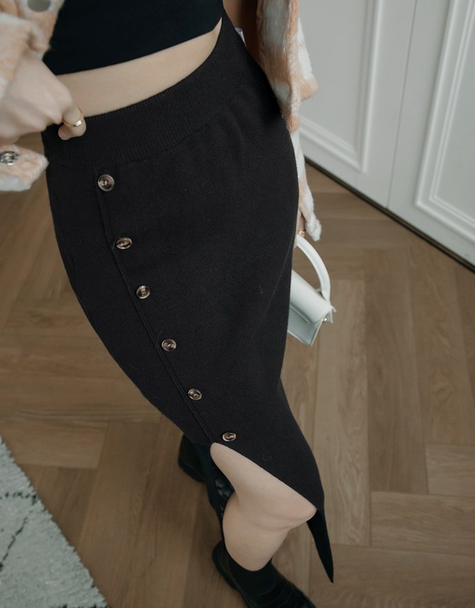 Side Button Style Slit Knit Skirt
