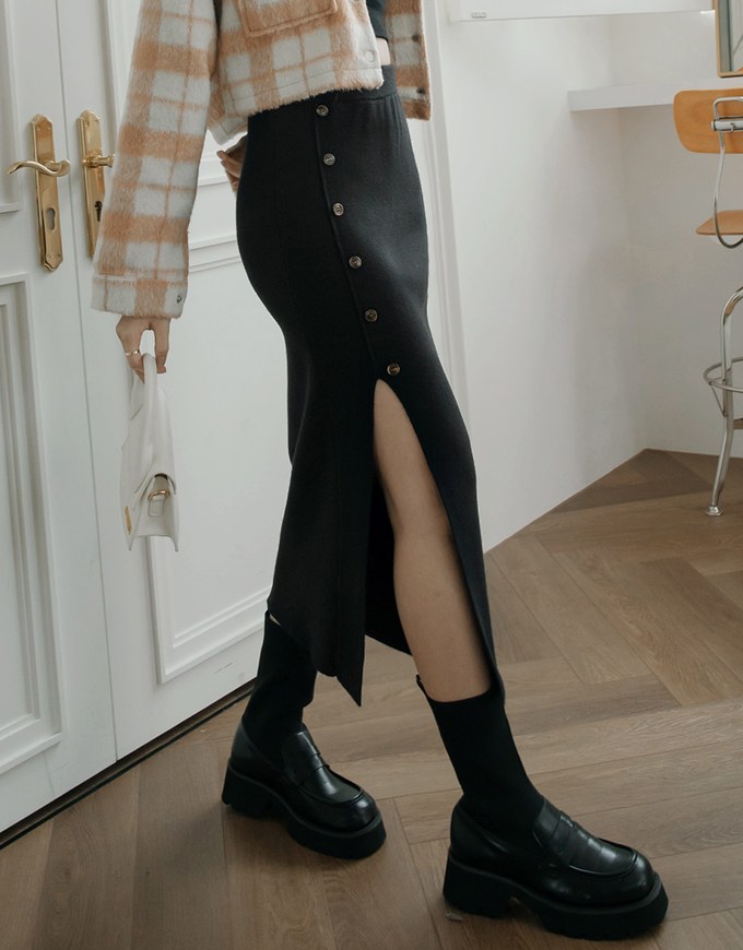 Side Button Style Slit Knit Skirt
