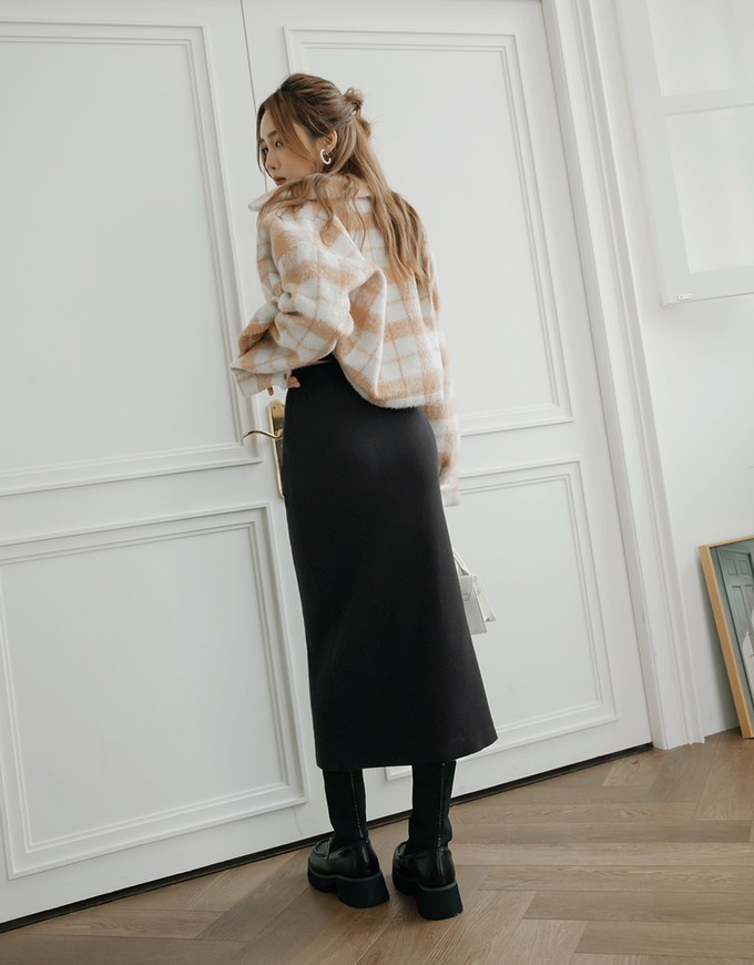 Side Button Style Slit Knit Skirt