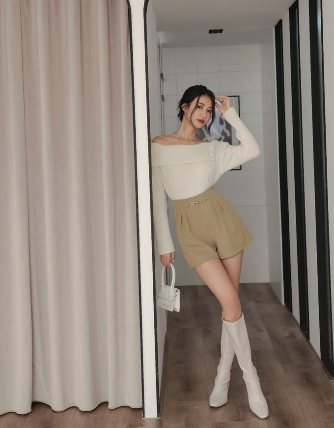 Silver Button Pleated Skinny Shorts