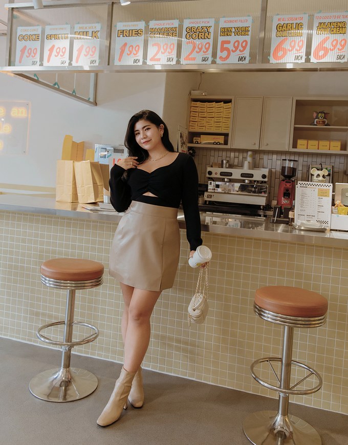 Long Sleeve Heart Collar Knit Top