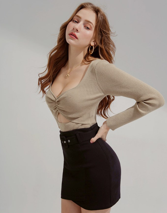 Long Sleeve Heart Collar Knit Top