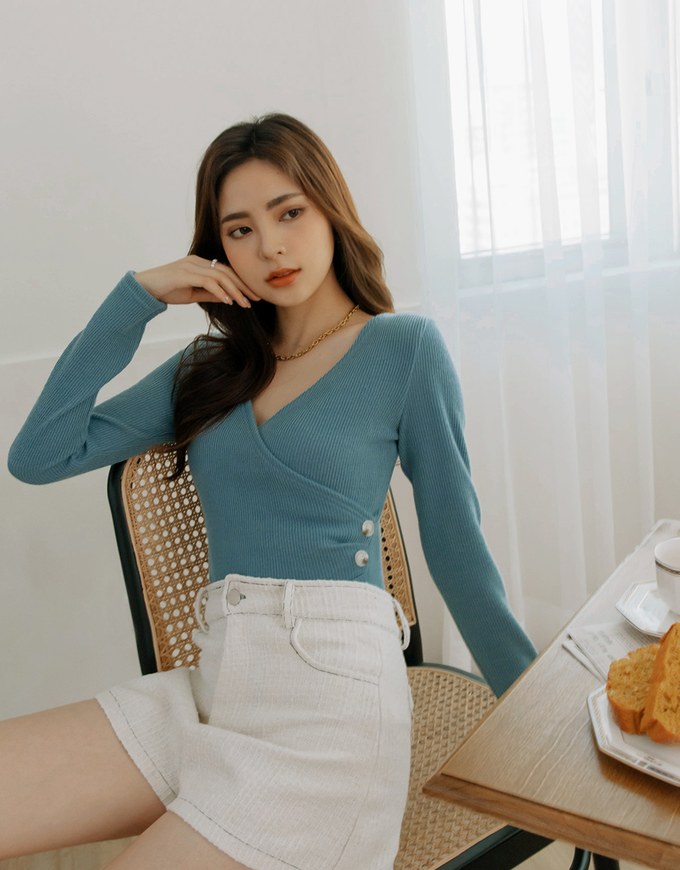 Overlap Scrunch V Neck Crop Top