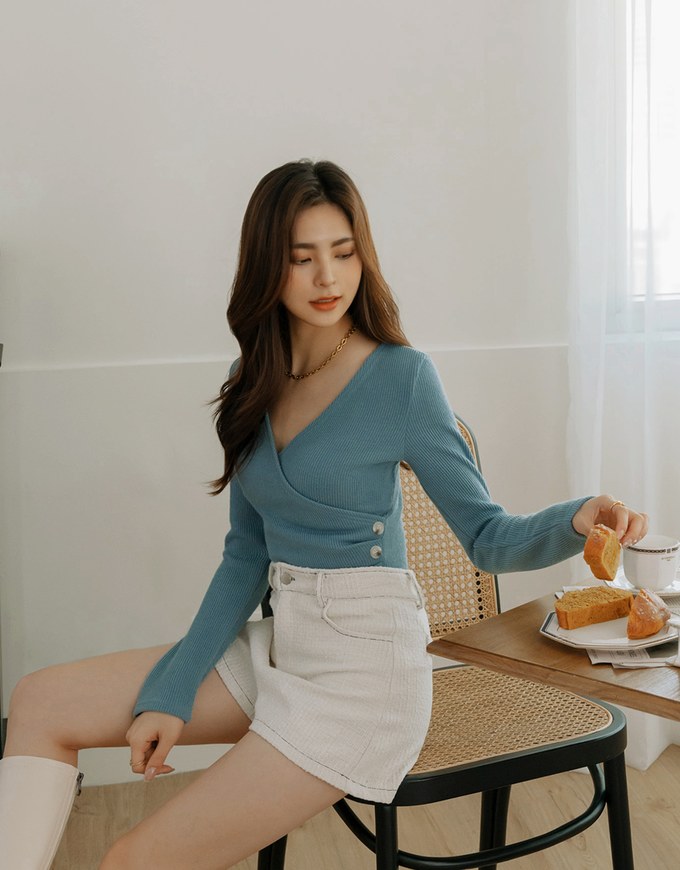 Overlap Scrunch V Neck Crop Top