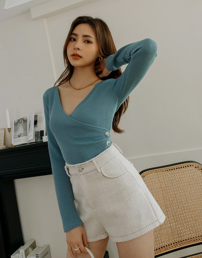 Overlap Scrunch V Neck Crop Top