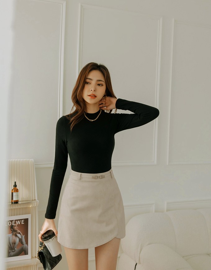 Mock Neck Plain Crop Fit Top