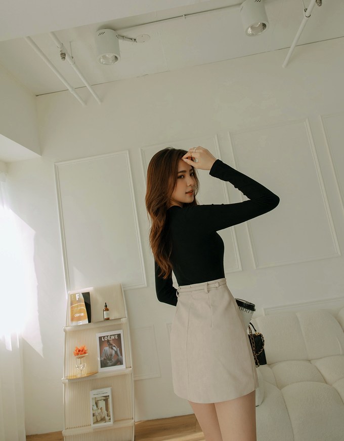 Mock Neck Plain Crop Fit Top