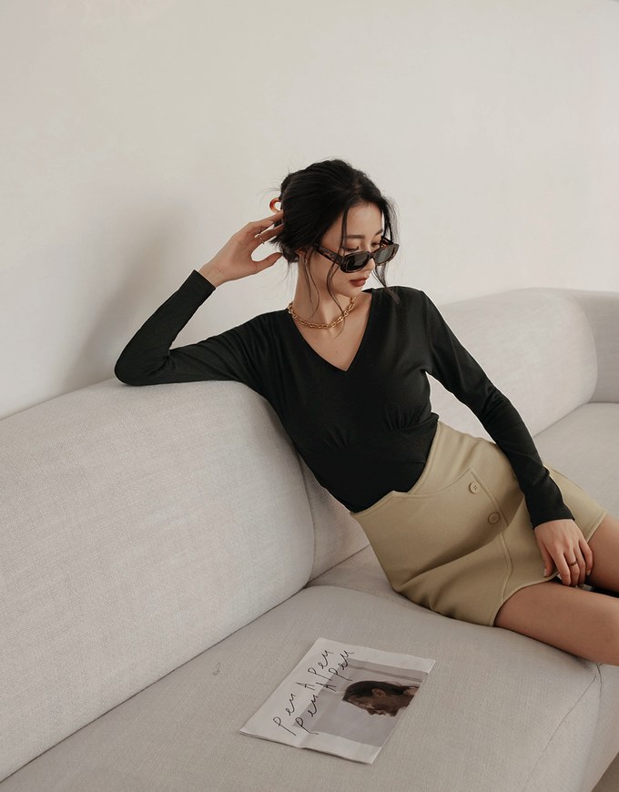 V Neck Ruched Crop Long Sleeve Top