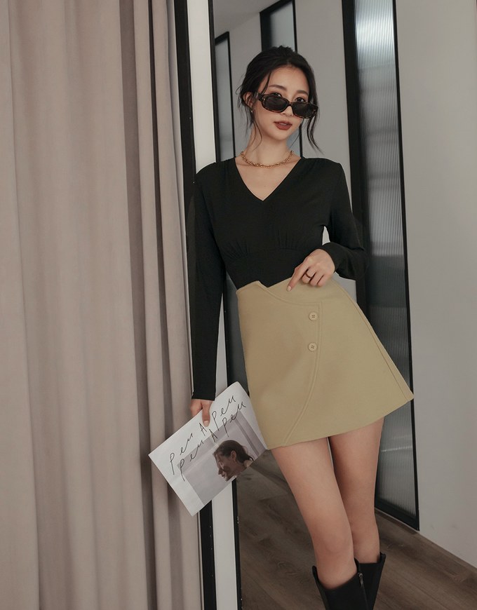 V Neck Ruched Crop Long Sleeve Top