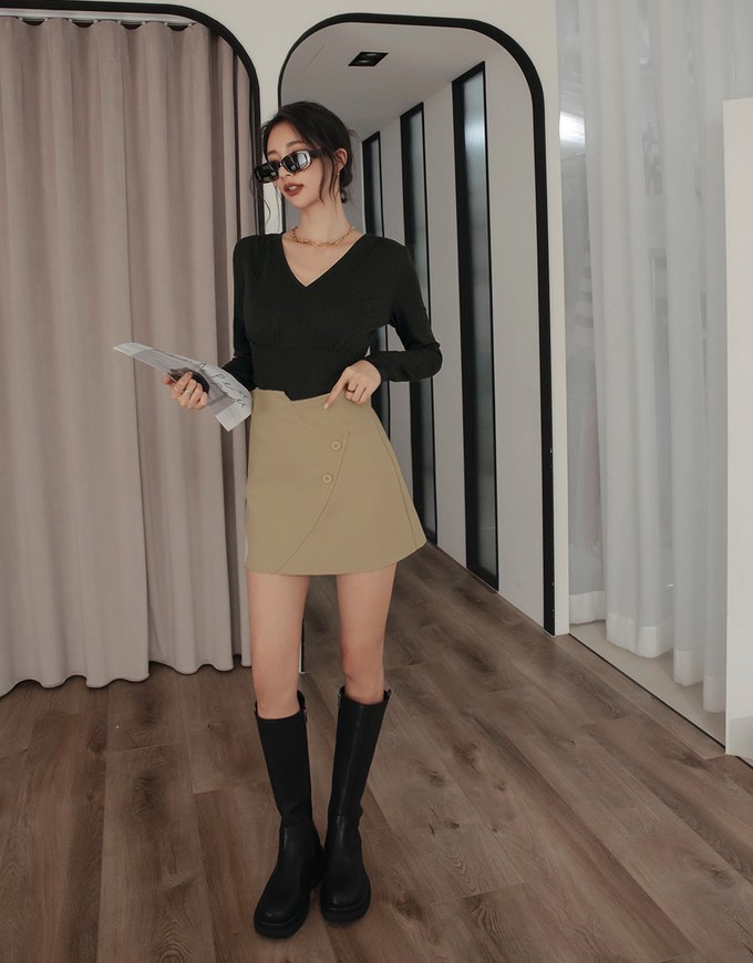 V Neck Ruched Crop Long Sleeve Top