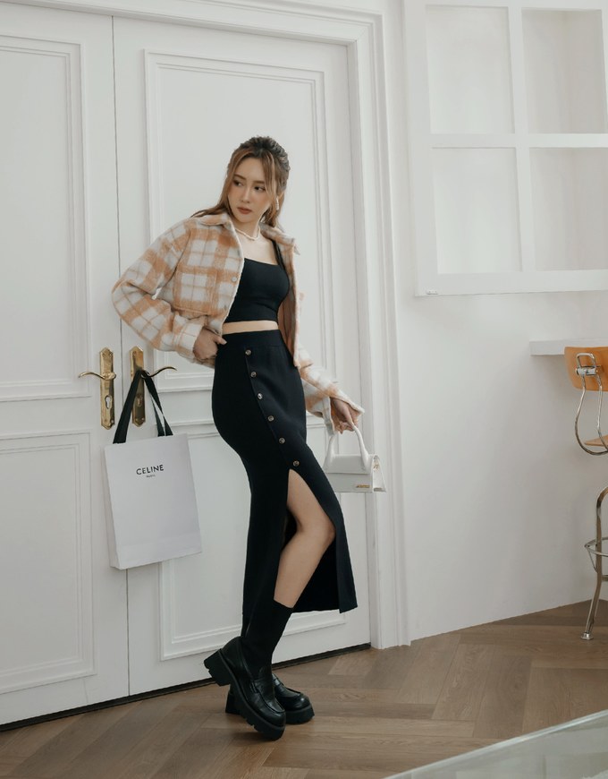 Side Button Style Slit Knit Skirt