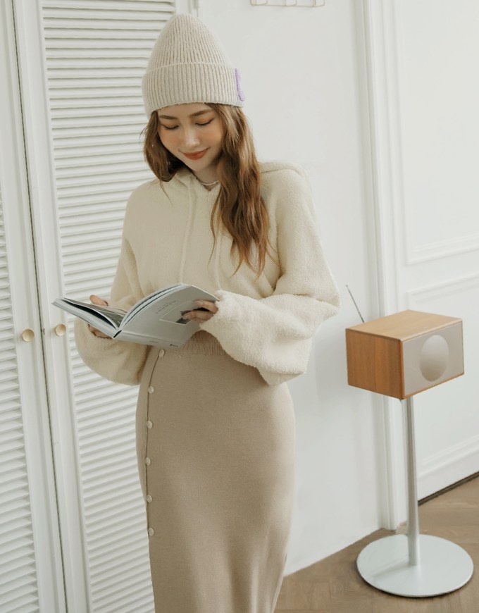 Side Button Style Slit Knit Skirt