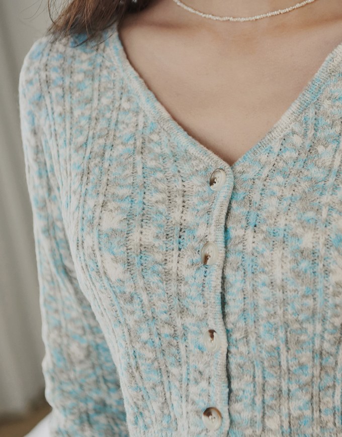 【Porima' Picks】V Neck Mixed Color Buttoned Knit Crop Top
