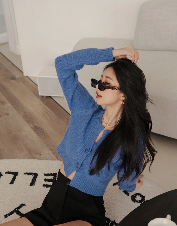 Small V Double Button Plush Knit Sweater