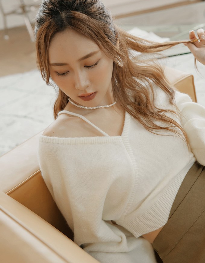 V-Neck Single Thread Tweed Knit Crop Top