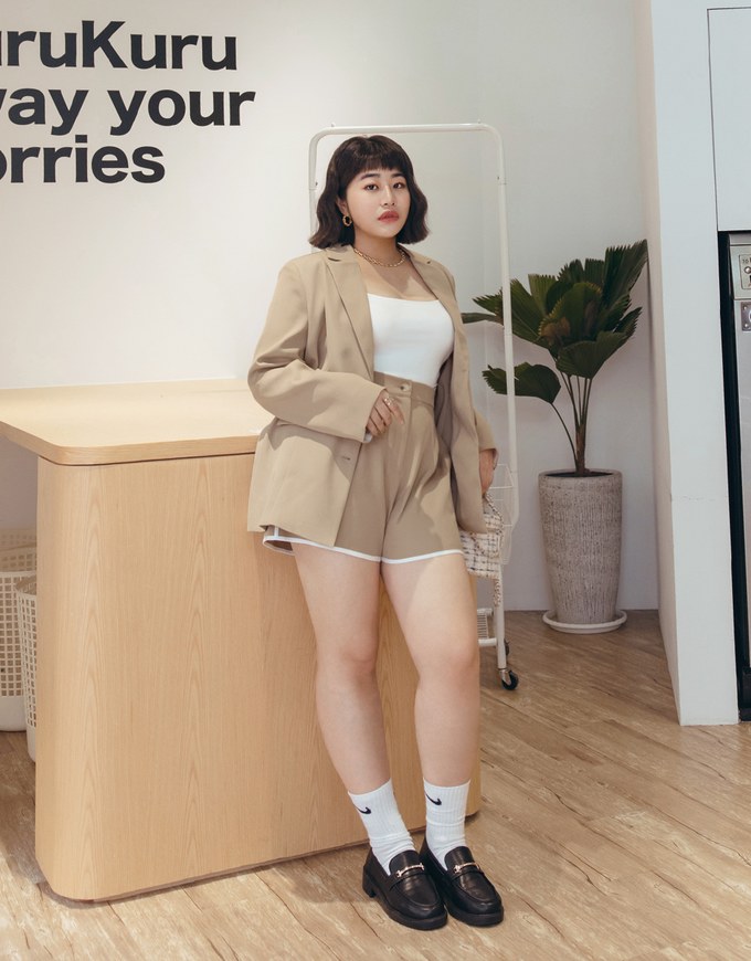 Minimalistic Two-Tone Short