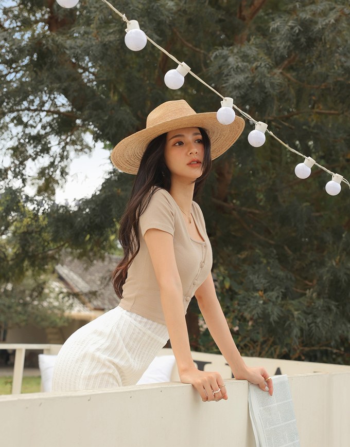 Round Button Knit Crop Top