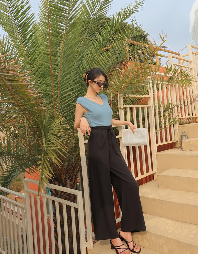 V Neck Fitted Knit Crop Top