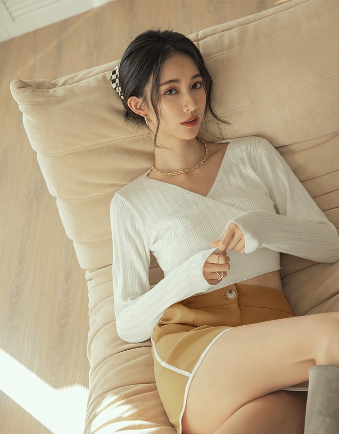 Crossover V Neck Crop Knit Top