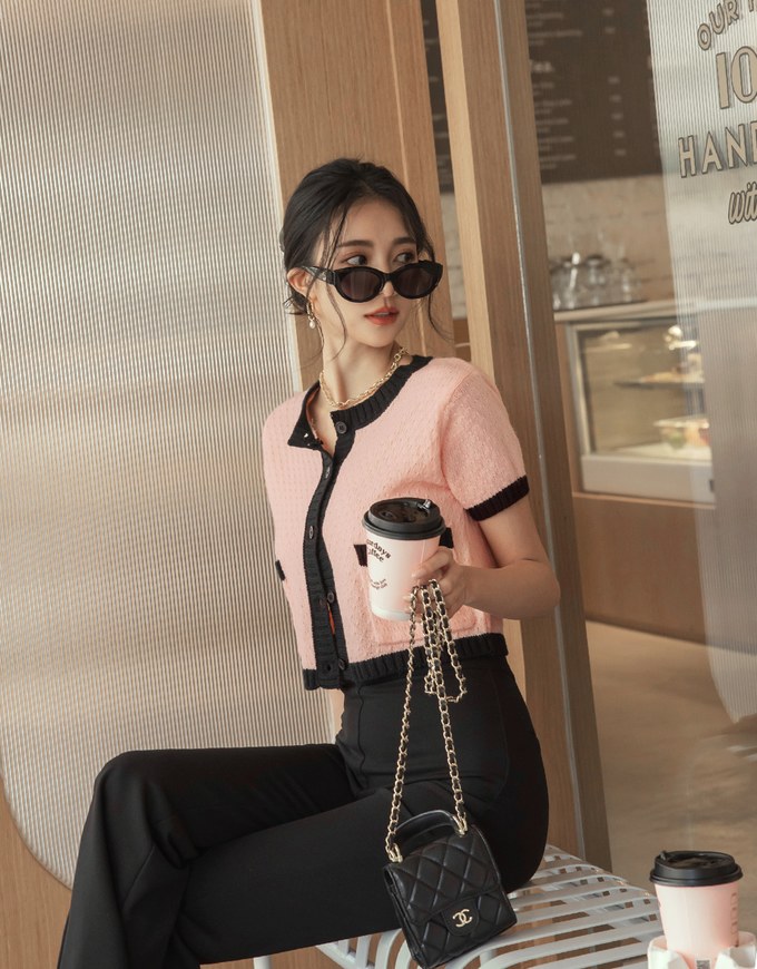 Contrast Color Button Pocket Knit Top