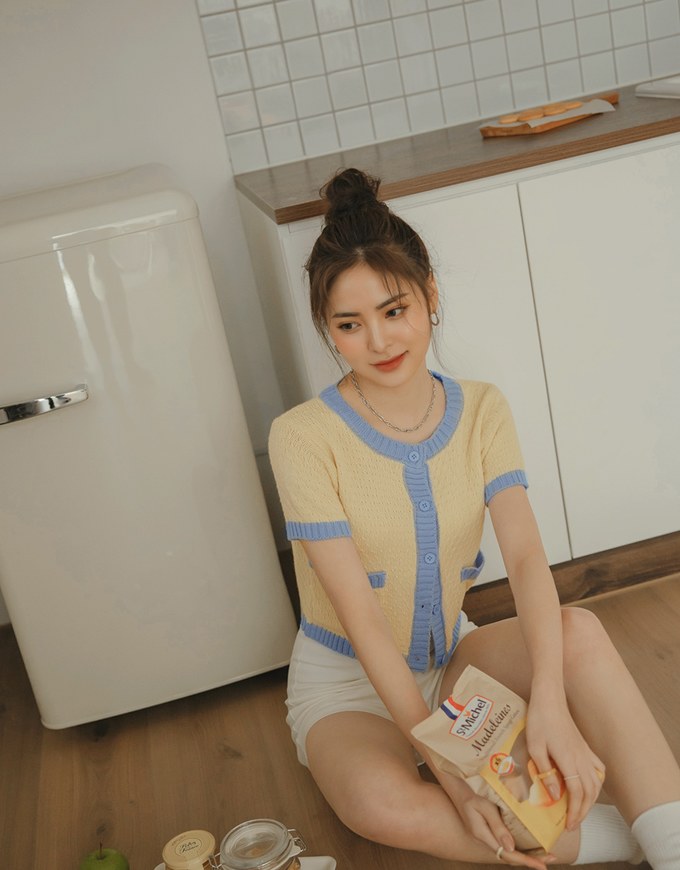 Contrast Color Button Pocket Knit Top