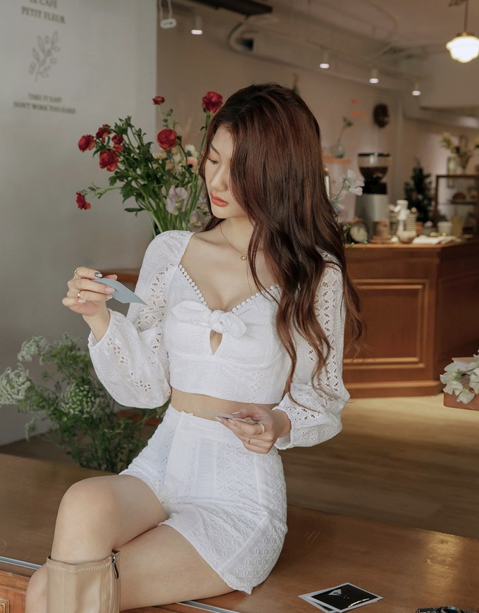 Lace Square Neck Puffed Sleeves Crop Top