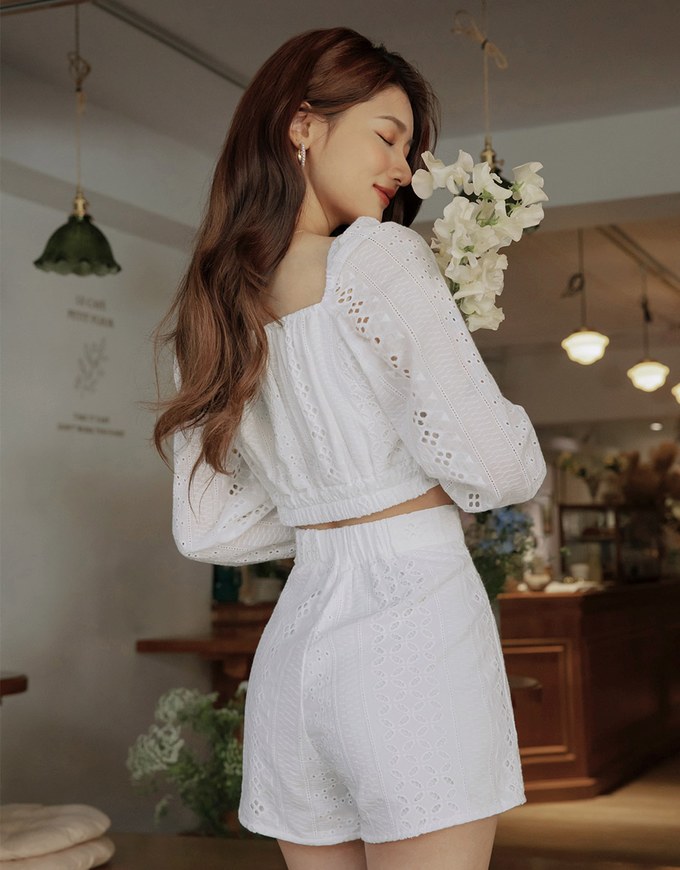 Lace Square Neck Puffed Sleeves Crop Top
