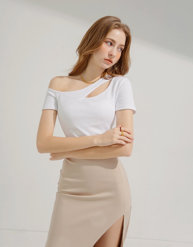 Sloping Shoulder Hollow Top (With Padding)