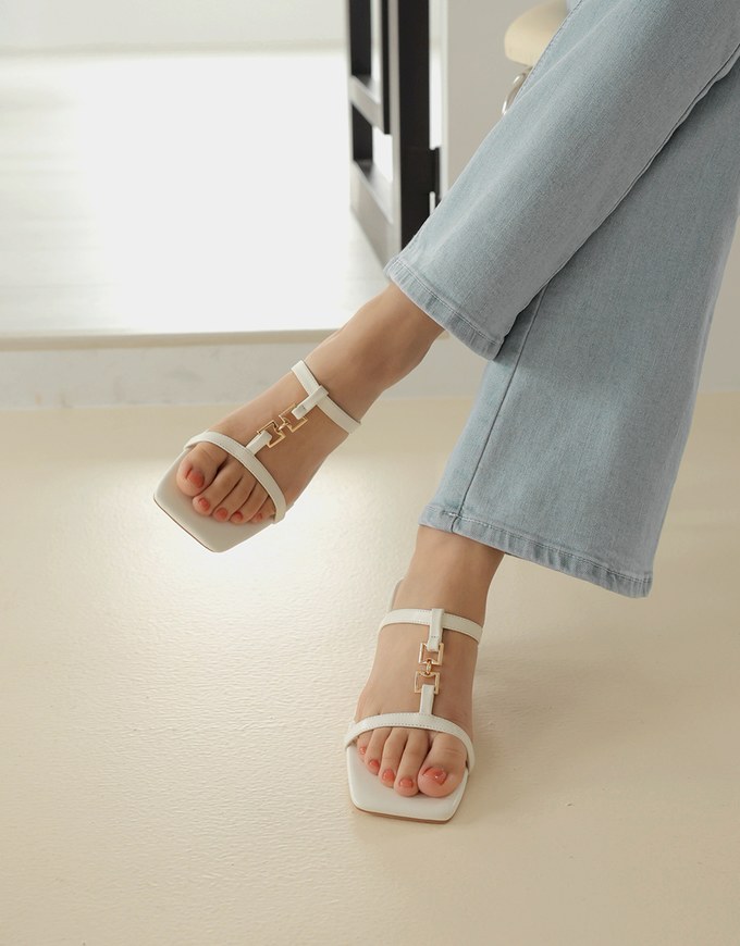 Metal Buckle Heeled Slippers