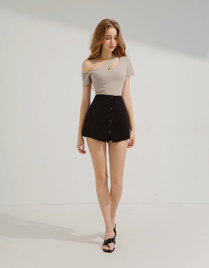 Sloping Shoulder Hollow Top (With Padding)