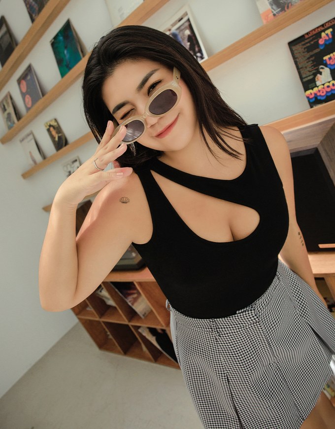 Hollow Knit Vest (With Padding)